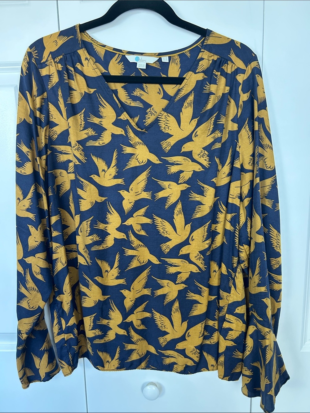 Boden Women’s Navy and Mustard Bird Print V-Neck Top Size 14